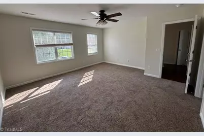 4427 Parkcrest Circle, Kernersville, NC 27284 - Photo 9