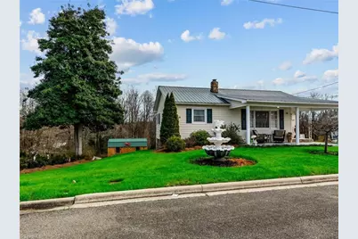 911 Banner Street, Mount Airy, NC 27030 - Photo 3