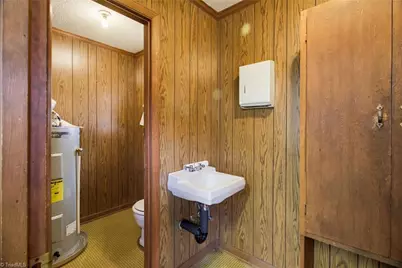 553 E Ridge Avenue, Liberty, NC 27298 - Photo 29