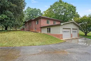 226 Pleasant Hill Dr, Elkin, NC 28621 - Photo 3