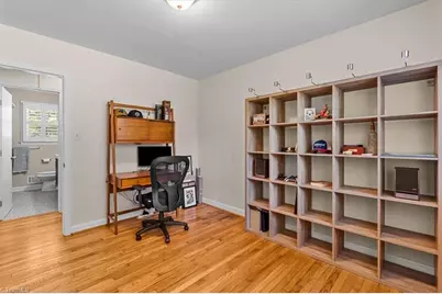2004 Queens Court, Greensboro, NC 27408 - Photo 27