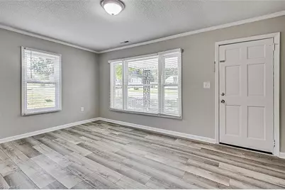 200 W Balfour Avenue, Asheboro, NC 27203 - Photo 3