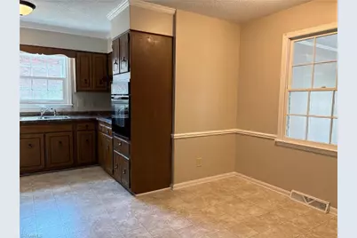304 Leland Drive, Greensboro, NC 27455 - Photo 7
