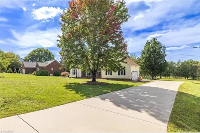 190 Plantation Circle, Reidsville, NC 27320 - Photo 3
