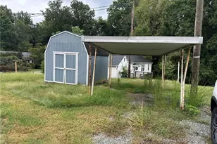 307 Elk Spur St, Elkin, NC 28621 - Photo 3
