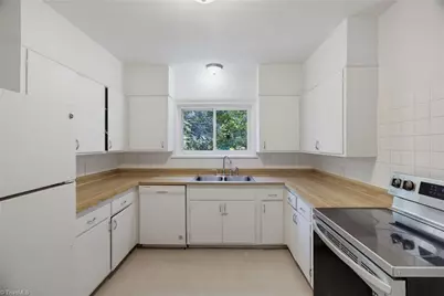 3123 W Friendly Avenue, Greensboro, NC 27408 - Photo 13