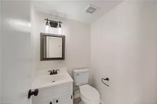 5721 Bramblegate Rd, Greensboro, NC 27409 - Photo 7
