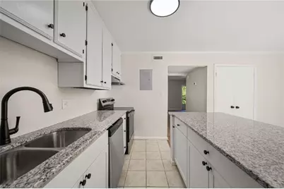 5721 Bramblegate Road #E, Greensboro, NC 27409 - Photo 17