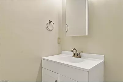 1402 Brown Boulevard, Greensboro, NC 27401 - Photo 11