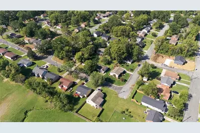 1402 Brown Boulevard, Greensboro, NC 27401 - Photo 25
