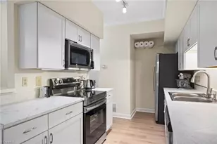 382 Meadows Cir, Winston-Salem, NC 27104 - Photo 5