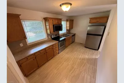 2403 Lyndhurst Avenue, Winston-Salem, NC 27103 - Photo 3
