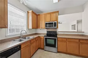 5944 Hollow Wood Ct, Winston-Salem, NC 27104 - Photo 3