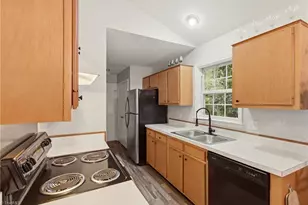 4413 Bear Ridge Ct, Greensboro, NC 27406 - Photo 11