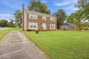 3205 Crestview Dr, High Point, NC 27260 - Photo 3
