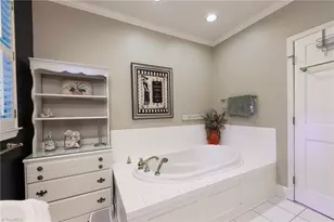 1101 Brookside Dr, Greensboro, NC 27408 - Photo 15