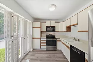 1121 Sherwood Dr, Burlington, NC 27215 - Photo 11