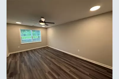 7085 Hanesbrook Circle, Clemmons, NC 27012 - Photo 9