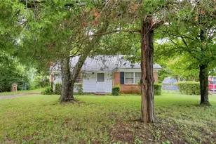 2614 Norwood Dr, Greensboro, NC 27407 - Photo 5