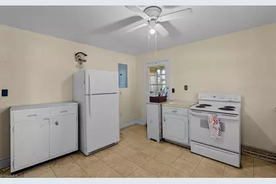 726 Third Avenue, Reidsville, NC 27320 - Photo 9