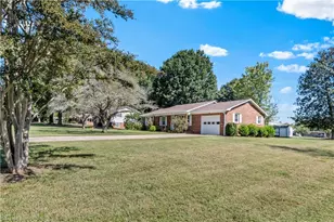 108 Hinshaw Ave, Yadkinville, NC 27055 - Photo 15