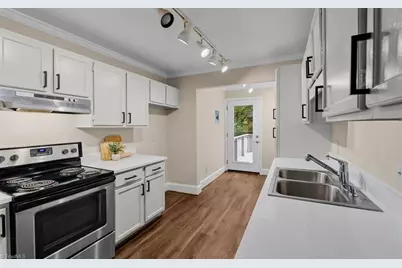 212 Kensington Road, Greensboro, NC 27403 - Photo 9
