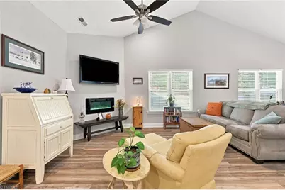 712 W Lee Avenue #8, Yadkinville, NC 27055 - Photo 5