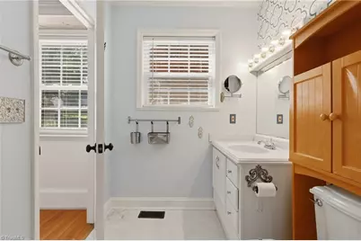 220 E Parkway Avenue, High Point, NC 27262 - Photo 17