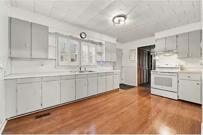819 Carolina Avenue, Thomasville, NC 27360 - Photo 9