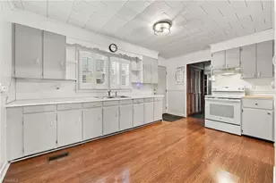 819 Carolina Ave, Thomasville, NC 27360 - Photo 9