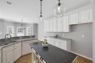 2926 Shady View Dr, High Point, NC 27265 - Photo 13