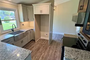 118 Lakeview Cir, Thomasville, NC 27360 - Photo 3