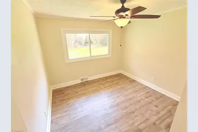 118 Lakeview Circle, Thomasville, NC 27360 - Photo 7