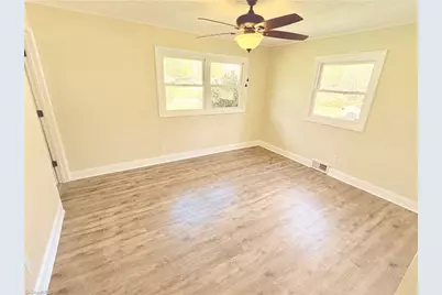 118 Lakeview Circle, Thomasville, NC 27360 - Photo 13