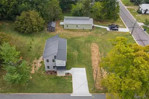 207 E Parker St, Graham, NC 27253 - Photo 29