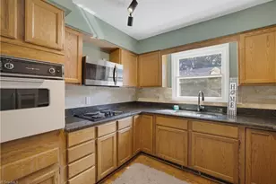 8009 Tam O'Shanter Dr, Greensboro, NC 27409 - Photo 11