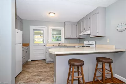 3809 Parkwood Drive, Greensboro, NC 27403 - Photo 7