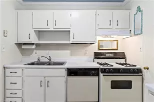 2821 Tully Square, Winston-Salem, NC 27106 - Photo 9