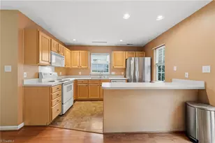 3737 Winborne Ln, Greensboro, NC 27410 - Photo 9