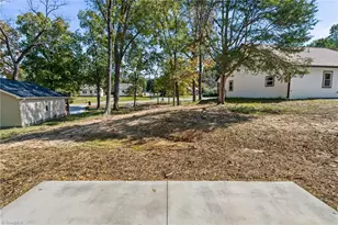 1055 Fisher Ferry St, Thomasville, NC 27360 - Photo 31