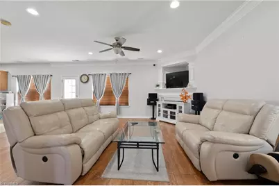 765 Spinning Wheel Point, High Point, NC 27265 - Photo 9