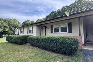 305 Kingston Dr, King, NC 27021 - Photo 3