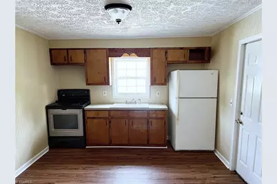 1134 24th Street NE, Winston-Salem, NC 27105 - Photo 5