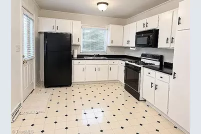 3980 Burnham Circle, Winston-Salem, NC 27105 - Photo 9