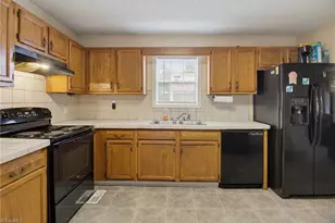 2925 Triangle Lake Rd, High Point, NC 27260 - Photo 5