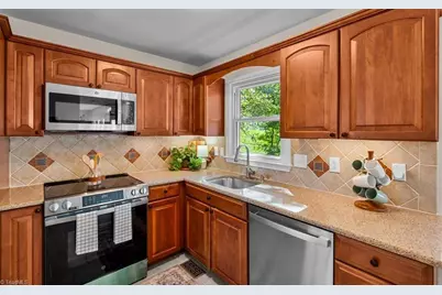 15 Gatehouse Lane, Greensboro, NC 27407 - Photo 7