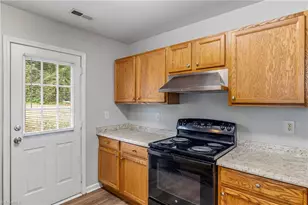 405 Dudley St, Greensboro, NC 27401 - Photo 11