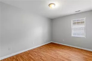 405 Dudley St, Greensboro, NC 27401 - Photo 17