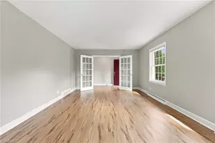 2502 Fairway Dr, Greensboro, NC 27408 - Photo 9