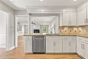 2502 Fairway Dr, Greensboro, NC 27408 - Photo 15
